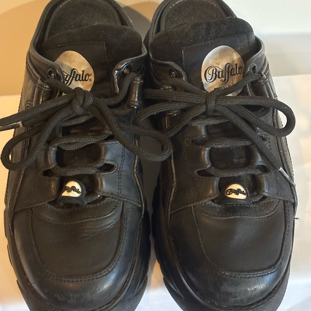 Buffalo Black Platform Slip-On Lace Shoes - Picture 3 of 4